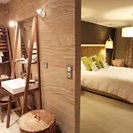 Aux 5 Sens Couette-café 4*