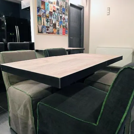 Aux 5 Sens לינה וארוחת בוקר 4*
